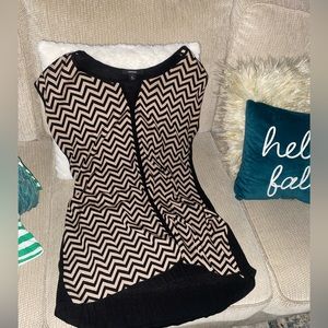 A cute summery shirt that can also be used in the fall with a cardigan XL.